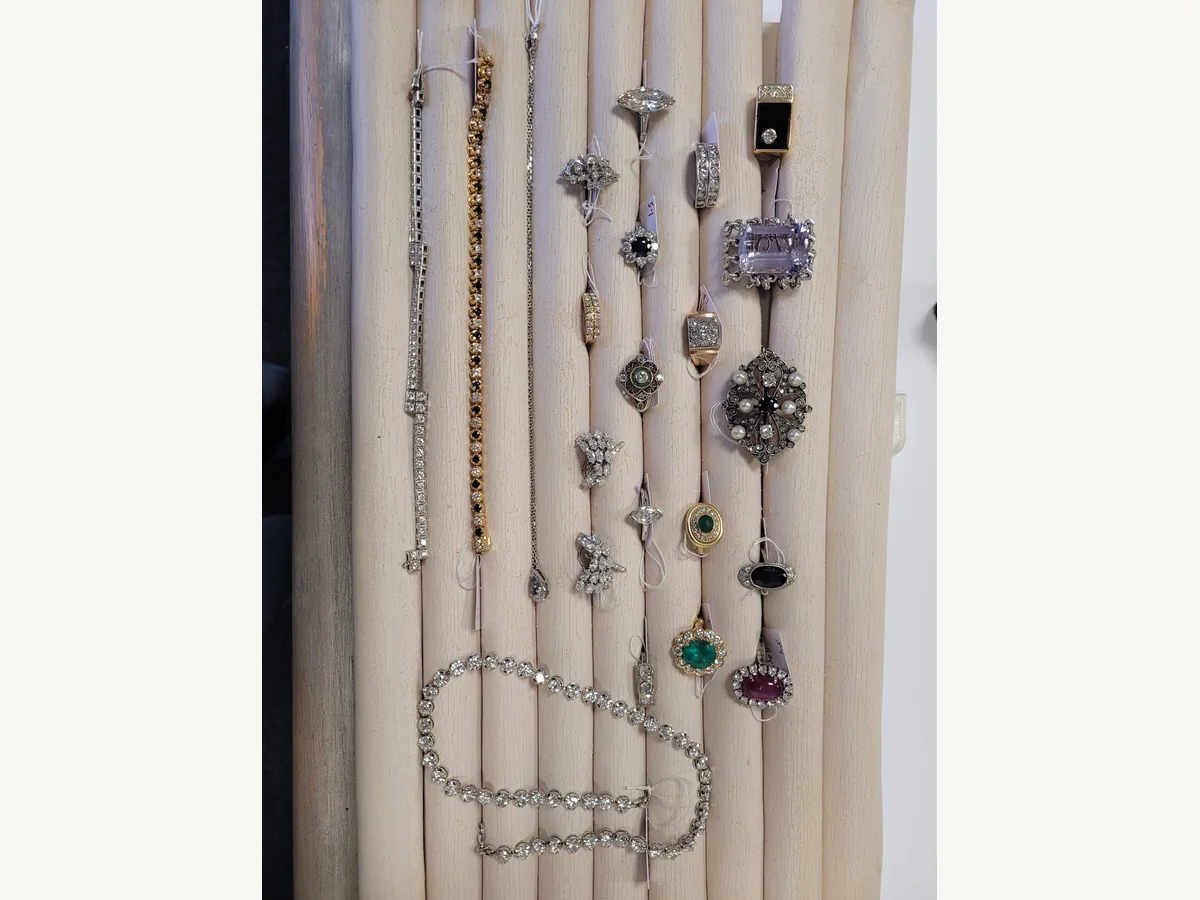 Colliers et pendentifs en diamants avant evaluation - Luxembourg
